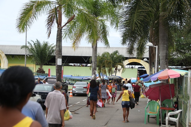 Centro Comercial de Camaçari deve amanhecer fechado nesta segunda-feira, 18 - Foto Web Centro Comercial de Camaçari deve amanhecer fechado nesta segunda-feira, 18 - Foto Web